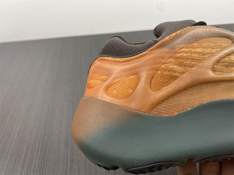 Yeezy 700 V3 Copper Fade  GY4109