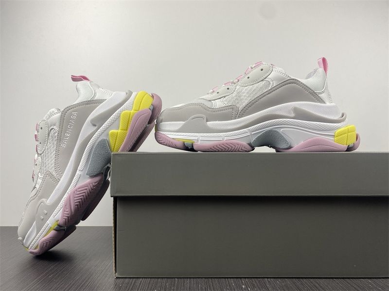 B*alenciaga Triple S 524039 W2FW4 7541