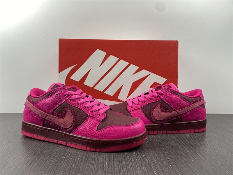 Dunk Low Valentine's Day (2022)   DQ9324-600