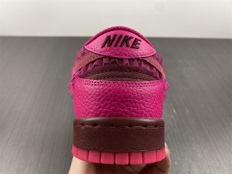 Dunk Low Valentine's Day (2022)   DQ9324-600