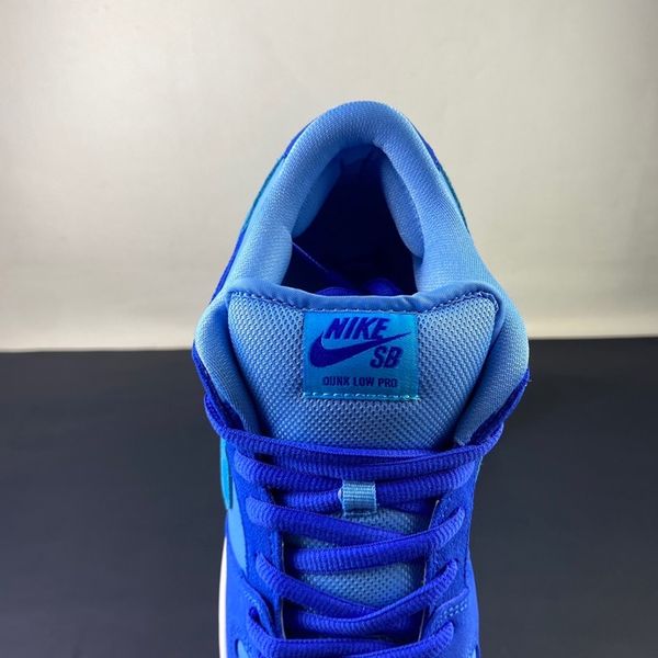 SB Dunk Low Blue Raspberry  DM0807-400