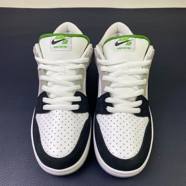 SB Dunk Low Chlorophyll  BQ6817-011