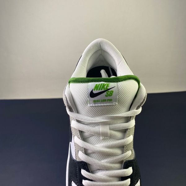 SB Dunk Low Chlorophyll  BQ6817-011