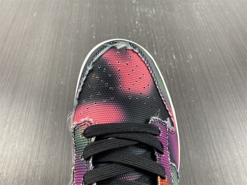 Dunk Low Graffiti Pink  DM0108-002