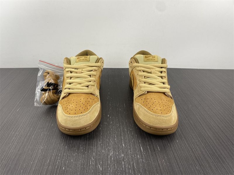 SB Dunk Low Wheat 883232-700