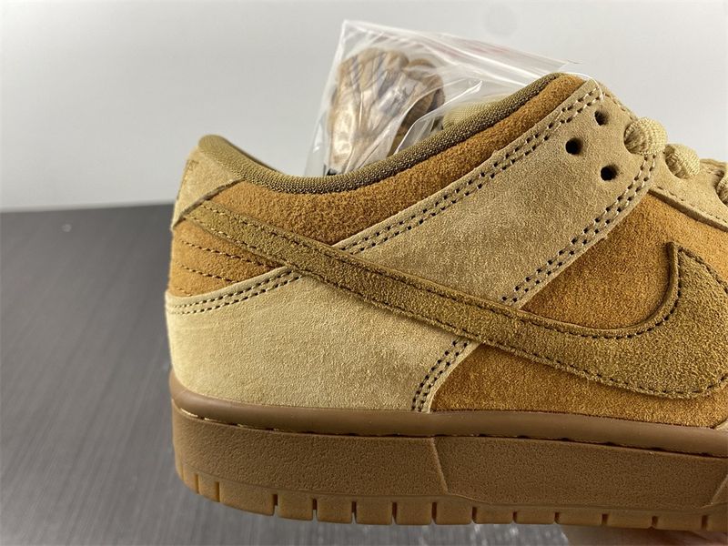 SB Dunk Low Wheat 883232-700