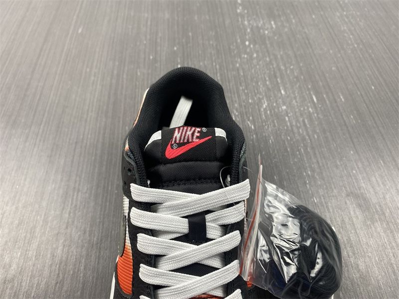 Dunk Low Graffiti Black Red  DM0108-001