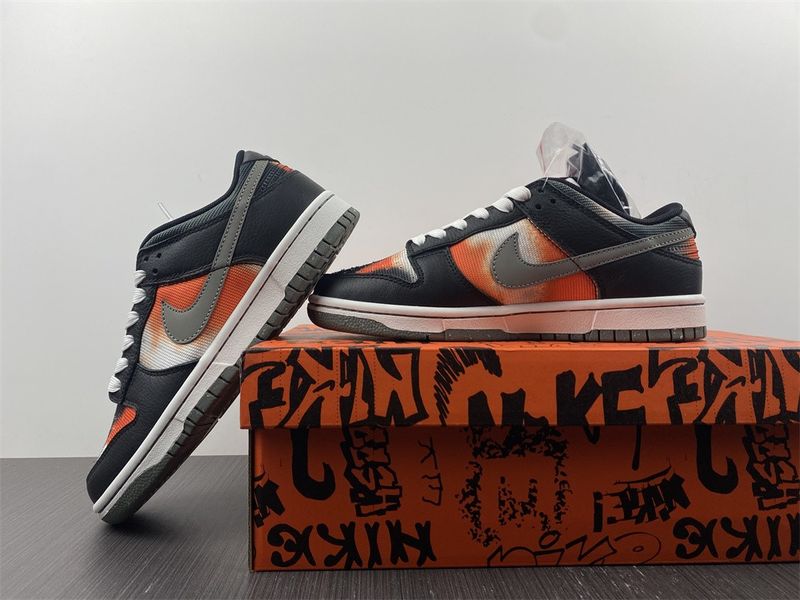 Dunk Low Graffiti Black Red  DM0108-001