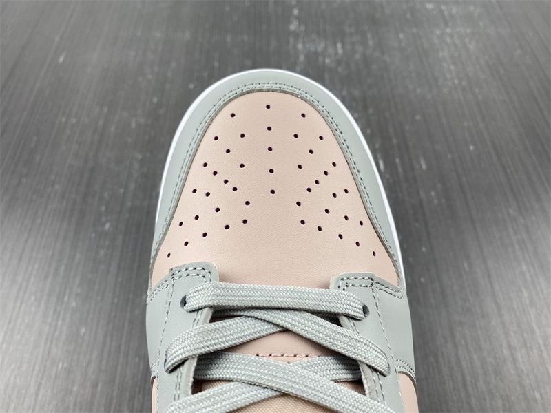 Dunk Low Pink Oxford  DM8329-600