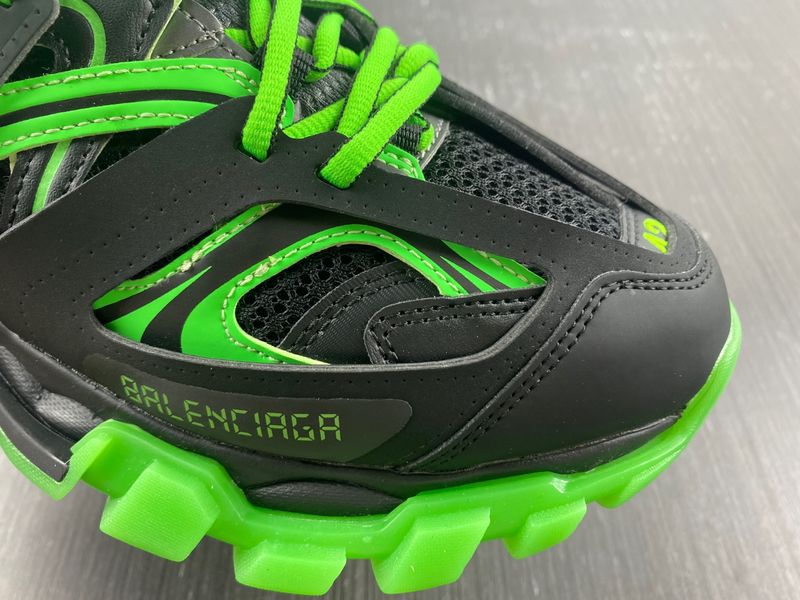B*alenciaga Track AM221111-2