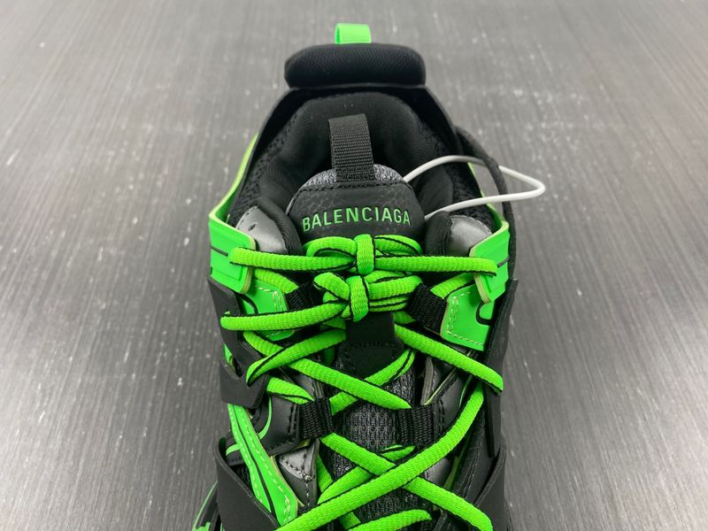 B*alenciaga Track AM221111-2