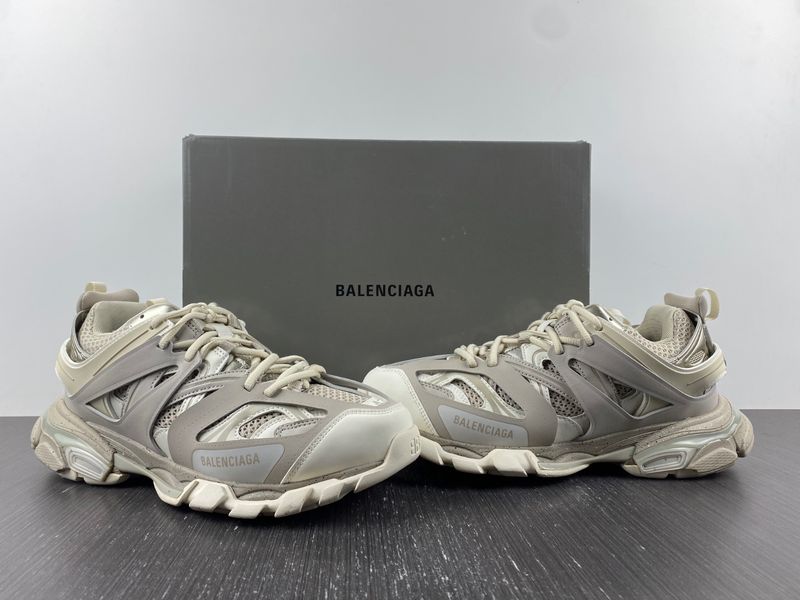 B*alenciaga Track AM221114-1