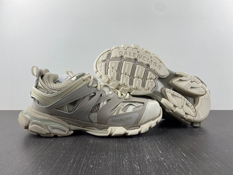 B*alenciaga Track AM221114-1