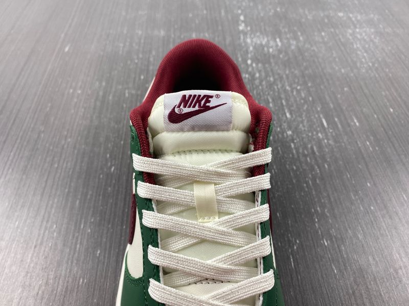 Dunk Low Gorge Green FB7160-161