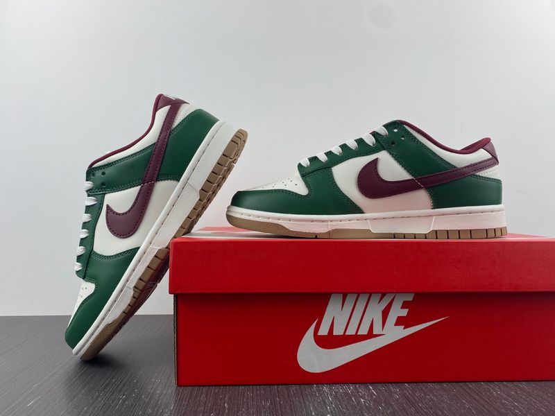 Dunk Low Gorge Green FB7160-161