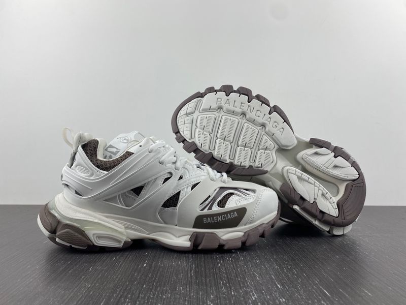 B*alenciaga Track AM221114-2