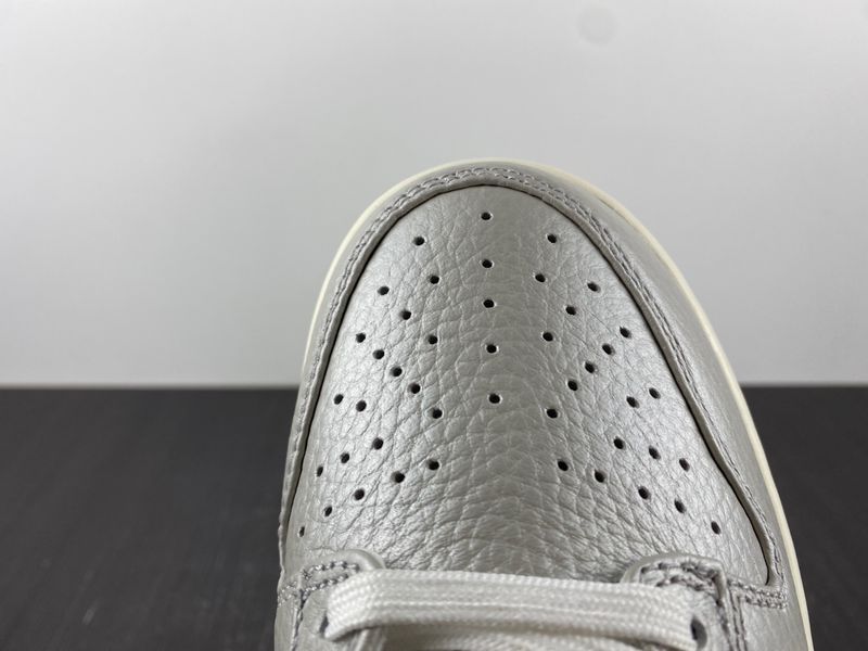 Dunk Low Metallic Silver  DX3197-095