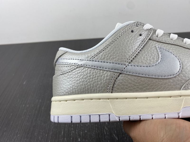 Dunk Low Metallic Silver  DX3197-095