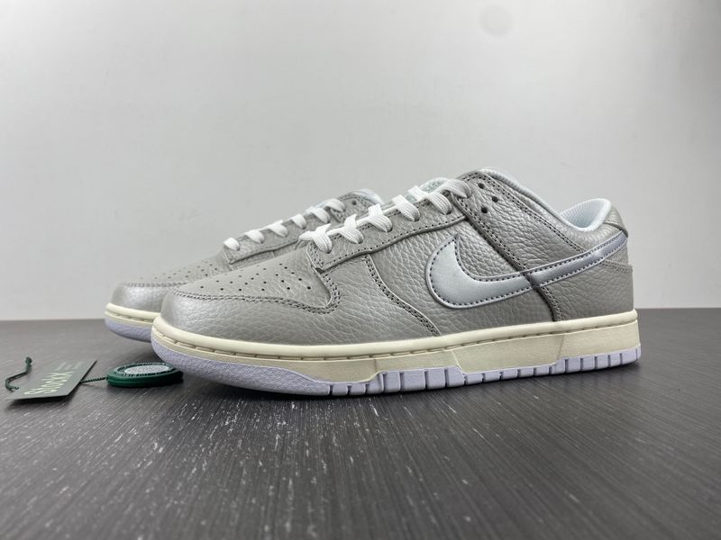 Dunk Low Metallic Silver  DX3197-095