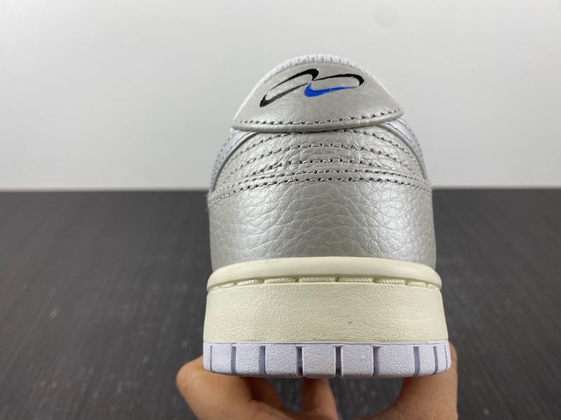 Dunk Low Metallic Silver  DX3197-095