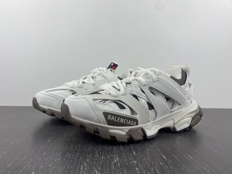 B*alenciaga Track AM221114-4