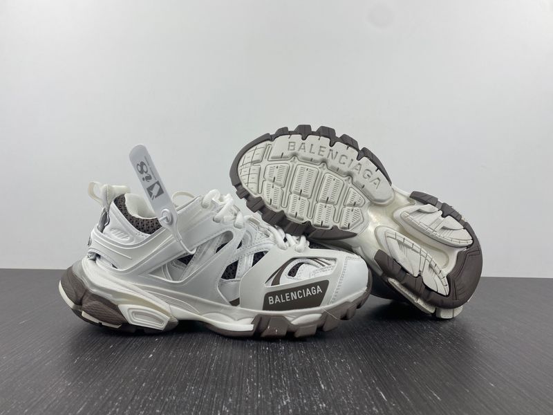 B*alenciaga Track AM221114-4