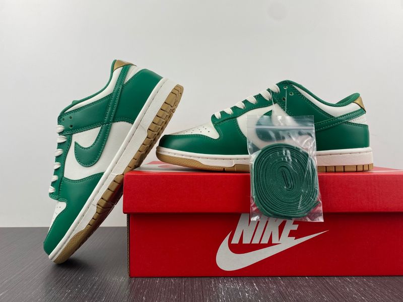 Dunk Low Malachite University Gold  FB7173-131