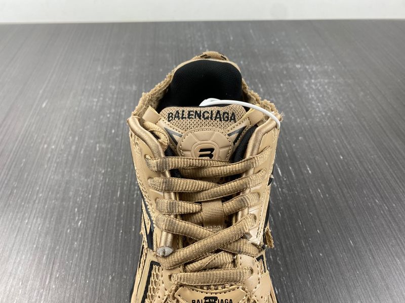 B*alenciaga runner AM221224