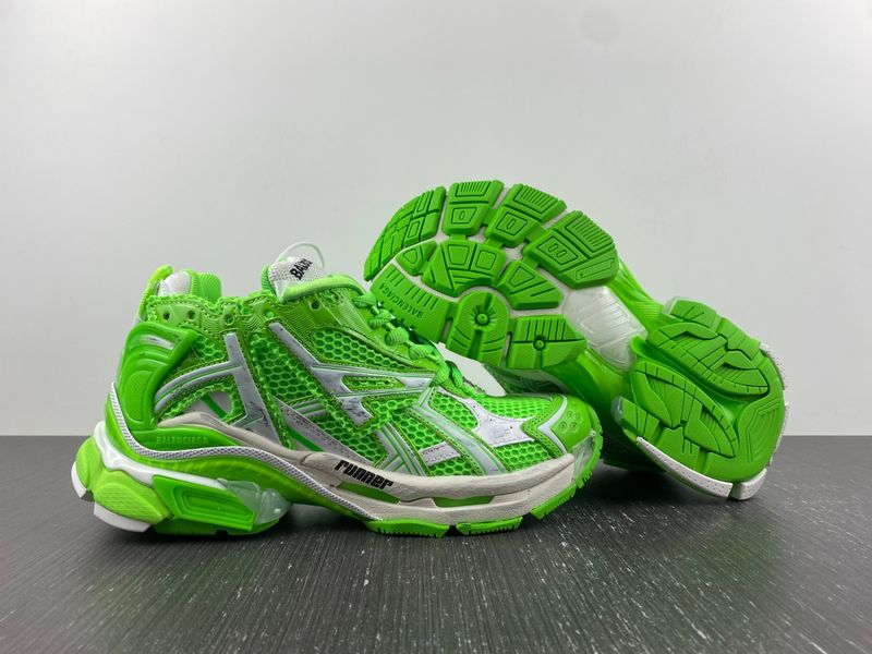B*alenciaga runner AM221225-2