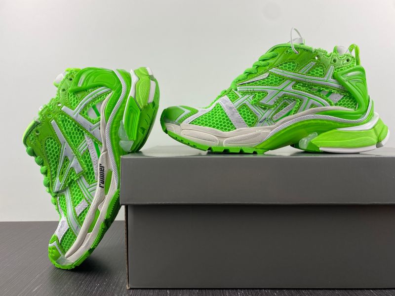 B*alenciaga runner AM221225-2