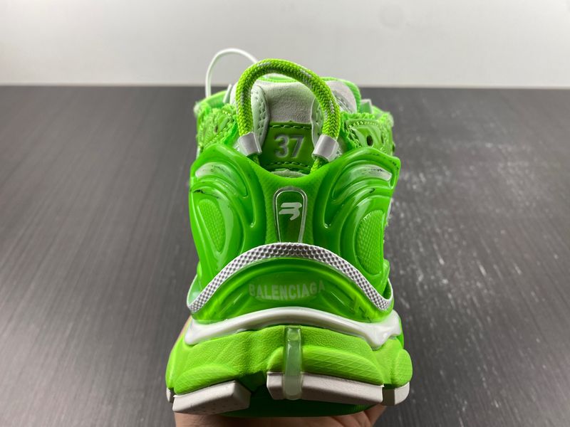 B*alenciaga runner AM221225-2