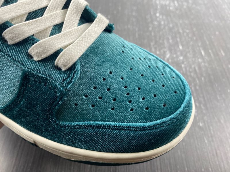 Dunk Low Velvet Teal DZ5224-300
