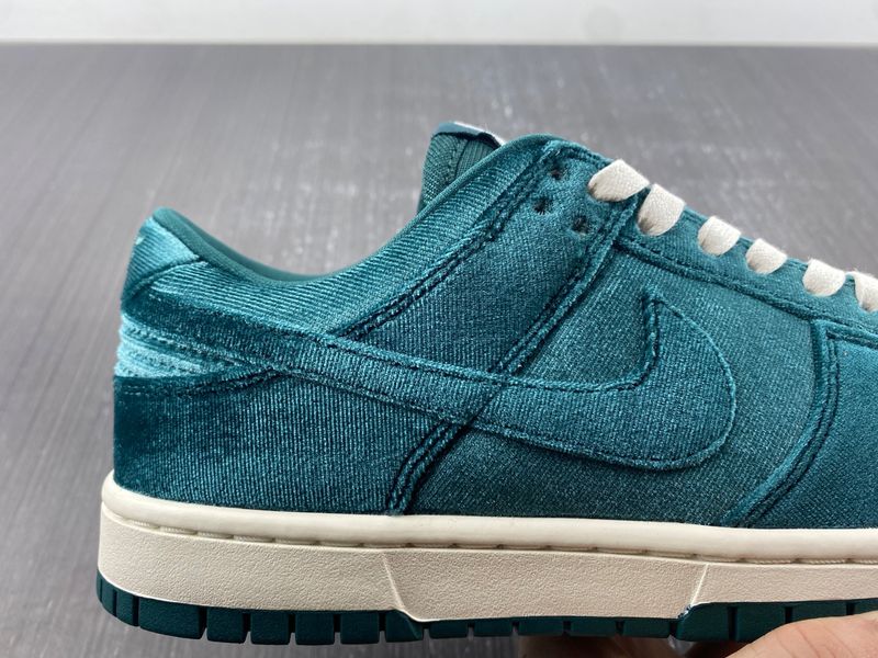 Dunk Low Velvet Teal DZ5224-300