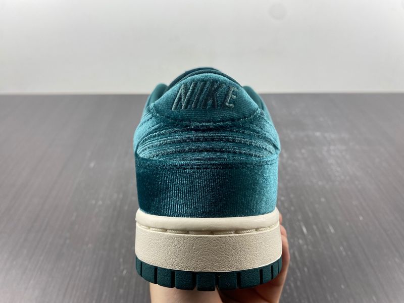 Dunk Low Velvet Teal DZ5224-300