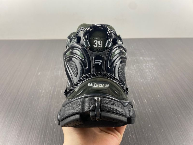 B*alenciaga runner AM221225-3