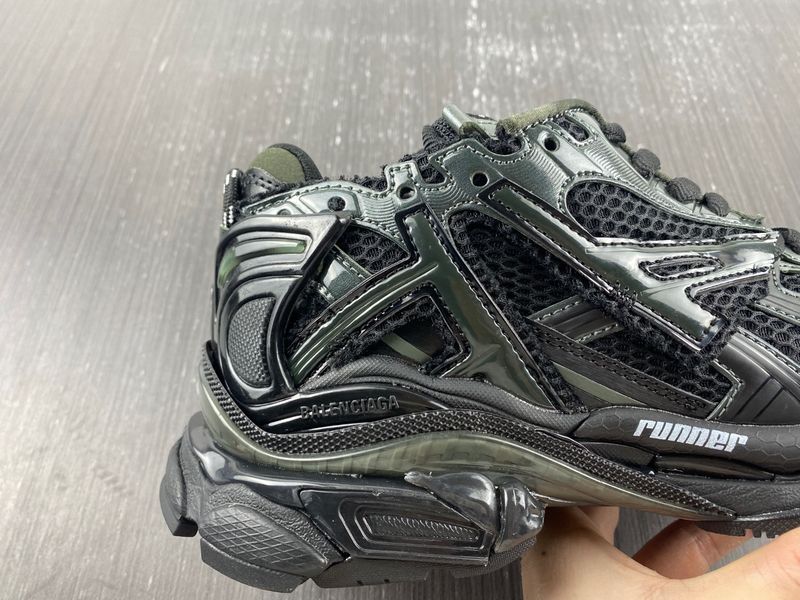 B*alenciaga runner AM221225-3