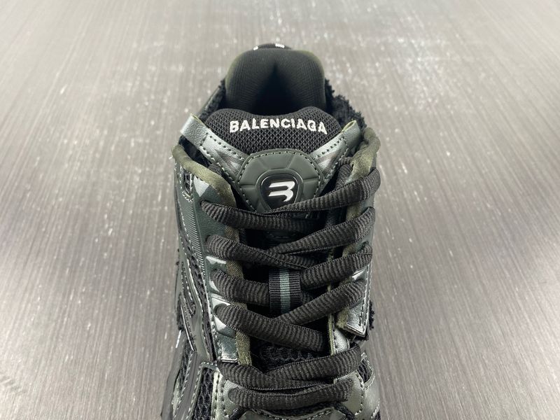 B*alenciaga runner AM221225-3