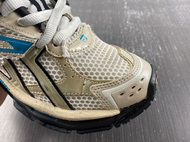 B*alenciaga runner AM221225-5