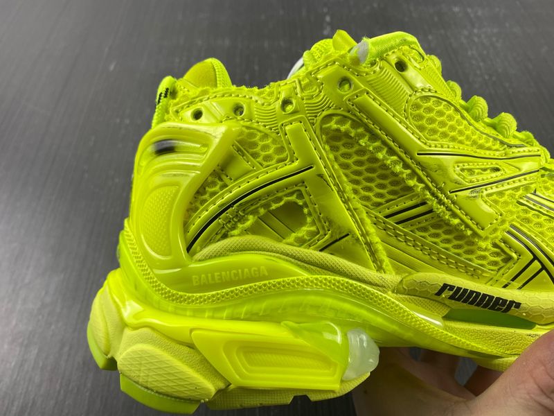 B*alenciaga runner AM221225-9