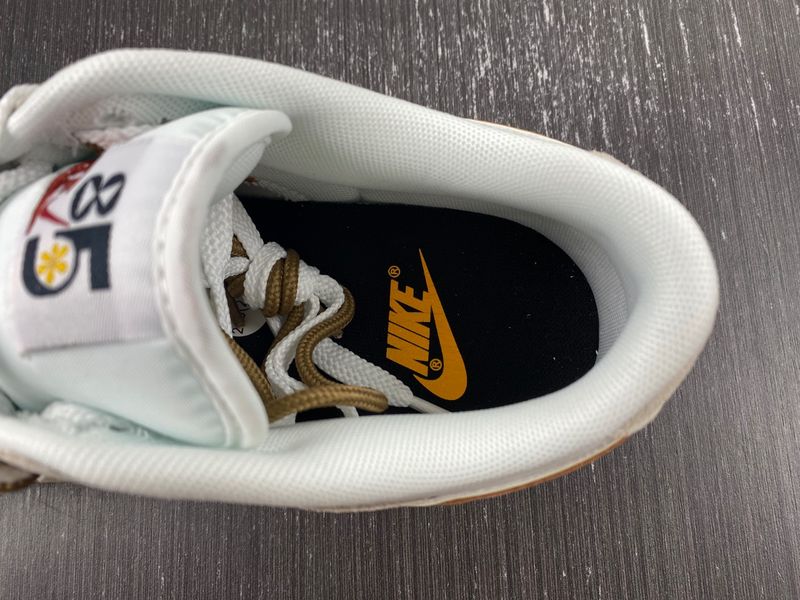 Dunk Low SE 85 Double Swoosh DO9457-100