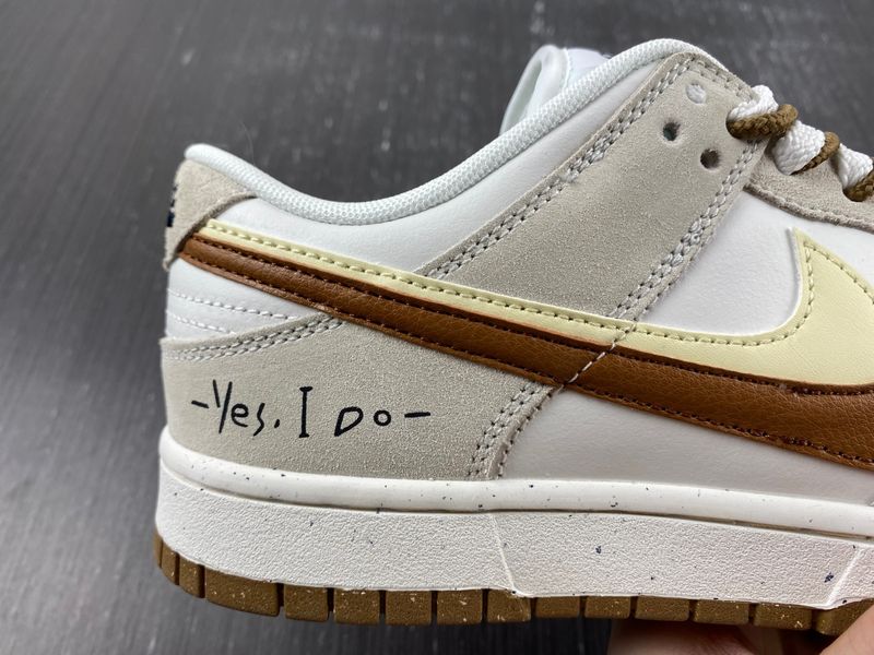 Dunk Low SE 85 Double Swoosh DO9457-100