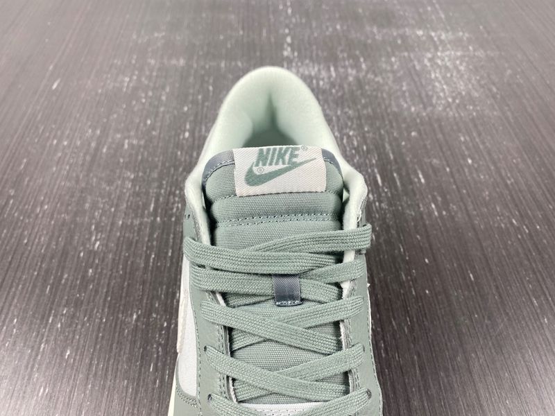 Dunk Low Mica Green  DV7212-300