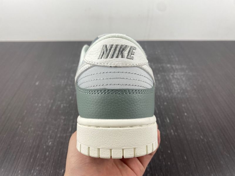 Dunk Low Mica Green  DV7212-300