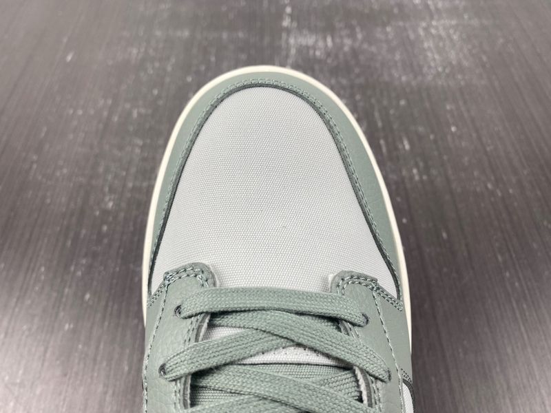 Dunk Low Mica Green  DV7212-300