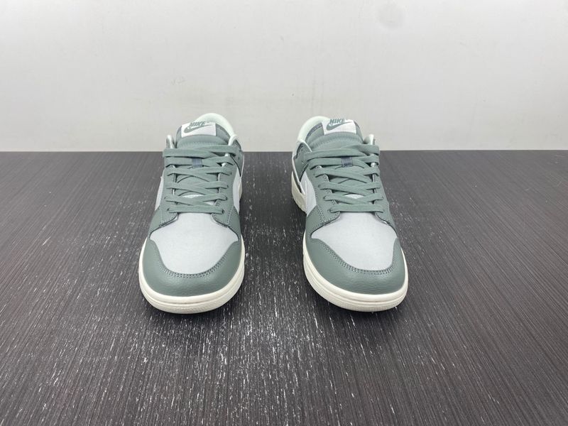 Dunk Low Mica Green  DV7212-300