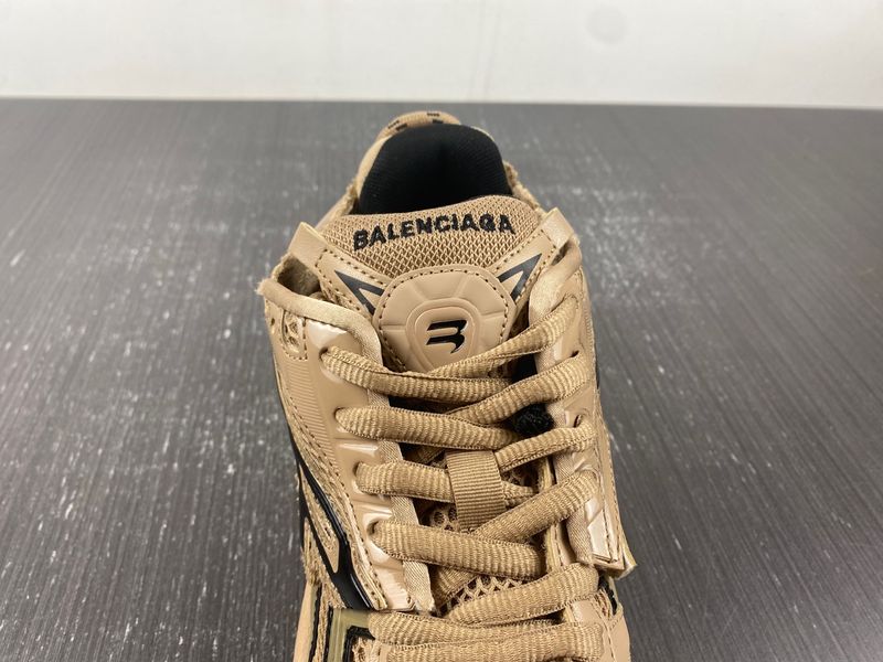 B*alenciaga runner AM 20230724-2