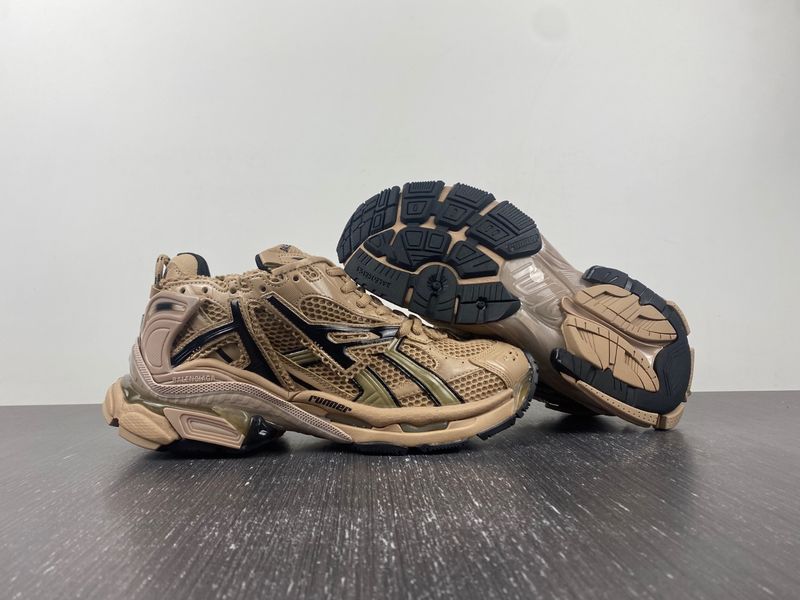 B*alenciaga runner AM 20230724-2