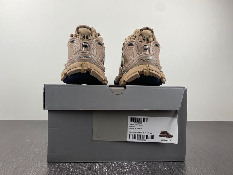 B*alenciaga runner AM 20230724-2