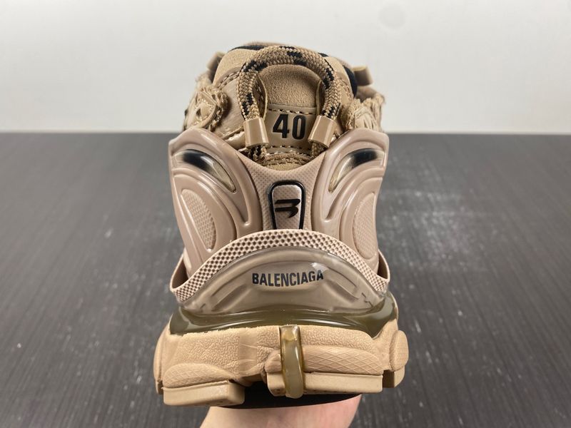 B*alenciaga runner AM 20230724-2