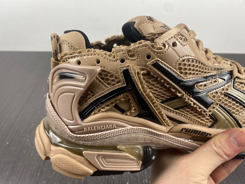 B*alenciaga runner AM 20230724-2